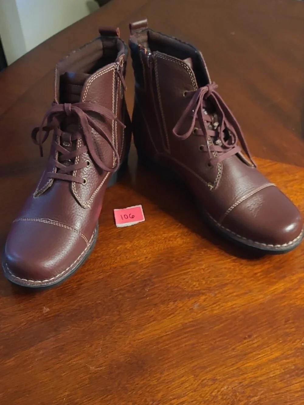 NWOB Burgundy Pebbled Leather Clarks Whistle Bea Ankle Boots Plaid Accents W 9.5